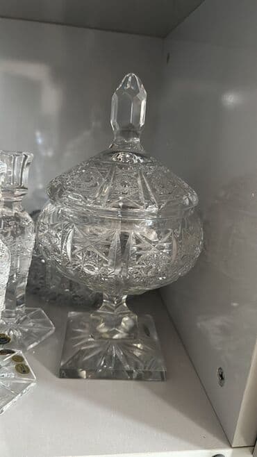 hamam əşyaları: Naxışlı büllurdan hazırlanmış bu konfet qabı, şirniyyat və ya digər — 1