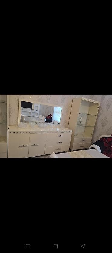 Dəst halında satılır, qiyməti 800 AZN-dir. Əlaqə nömrəsi:055-843-42-75