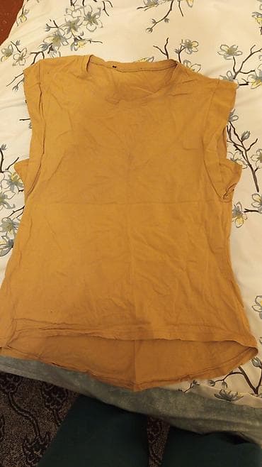 Qadın köynəyi – qol deşikli, sadə dizayn - Rəng: tünd xardal/sarımtıl