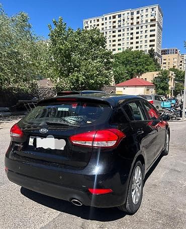 vaz 2107 abilsofka: Kia Cerato (hatchback) - Kuzov: 5 qapılı hatchback, qara rəng - — 1