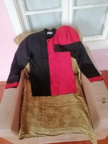 paradni forma: Ağ rəngli aşpaz forması dəsti Məhsulun tərkibi: - Aşpaz köynəyi — 7