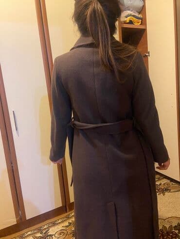 Qadın ayaqqabıları: Qadın uzun palto - Rəng: tünd qəhvəyi - Kəsim: klassik, düz siluet — 4