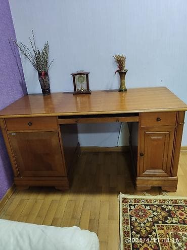 ütü stulu: Klassik üslubda ofis/iş masası + yığılan tək nəfərlik çarpayı + ütü — 1