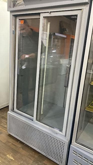 Soyuducu Paltaryuyan televizor vitrinlerin satış mərkəzi: İki qapılı şüşə vitrin soyuducu - Ön hissədə sürüşkən şüşə qapılar –
