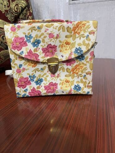 qaşlı çanta: Çanta seliqeli az islenilib — 2