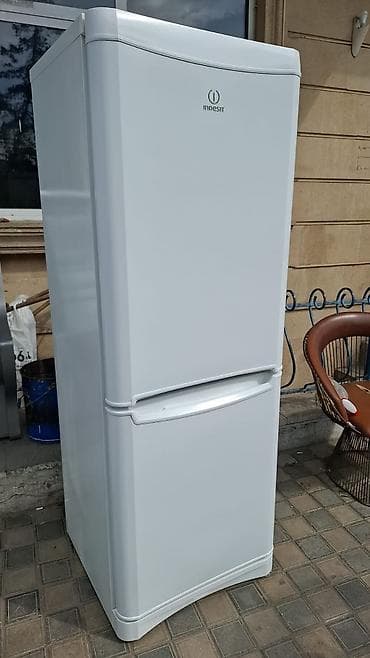 2 qapılı Indesit Soyuducu Satılır, rəng - Ağ