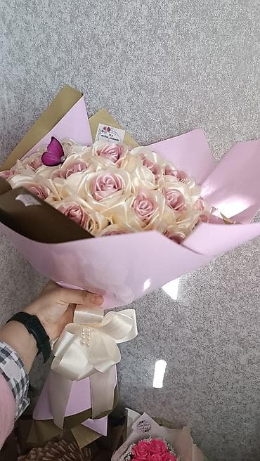 Konteynerlər: 27eded solmayan guller 25azn — 1