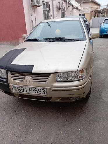 Ehtiyat hissələri: Avtomobil: Sedan tipli, qızılı rəngdə (arxa sağ hissədə qara rəngli — 5