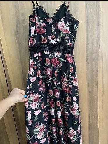 Qara fonlu, gül naxışlı qadın donu