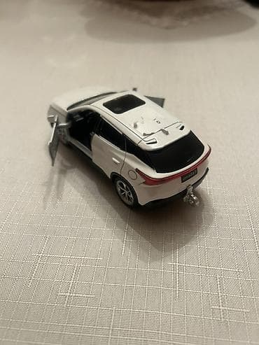 siniy traktor oyuncaq: Ağ rəngli miniatür SUV model maşın oyuncağı - Korpus: detalı işlənmiş — 5