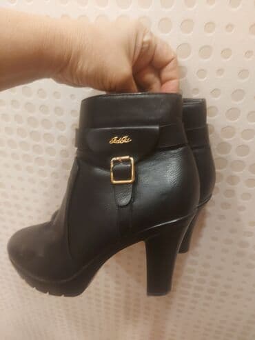 Qadın ayaqqabıları: Ölçü: 40, rəng - Qara, İşlənmiş — 1