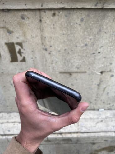 a54 kabro: IPhone 11, 64 GB, Qara, Zəmanət, Simsiz şarj, Face ID — 6