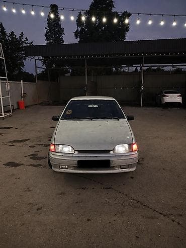 Lada Samara sedan (VAZ 2115) – gümüşü rəng, 4 qapı, önlü-arxalı