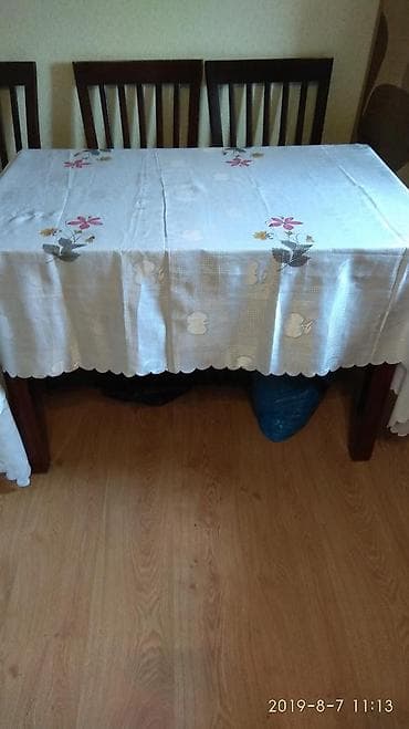 Продается Белая скатерть с цветами новая длина 2 метра 20 см а ширина