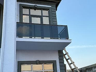 Balkon məhəccəri, Şüşə