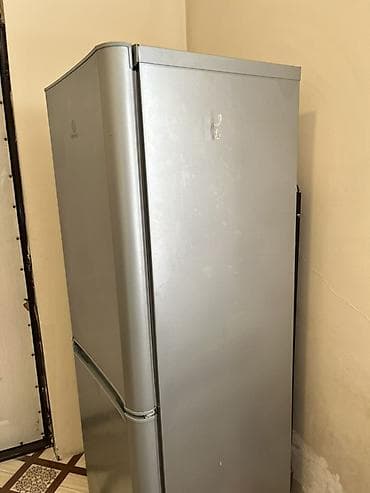 vitrin xolodilnik: (İNDESİT) markasıdı ustads olmayıb herşeyi işlek vezyetdedi real — 2