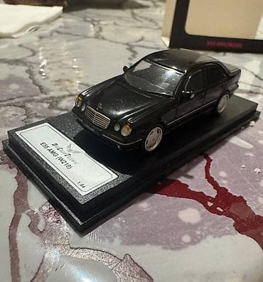 qara donlar: W210 1:64 Model — 4