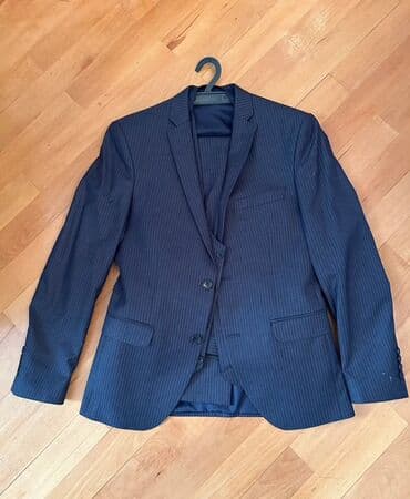 Klassik üçlü kostyum dəsti 48 razmer - Rəng: tünd göy, incə zolaqlı