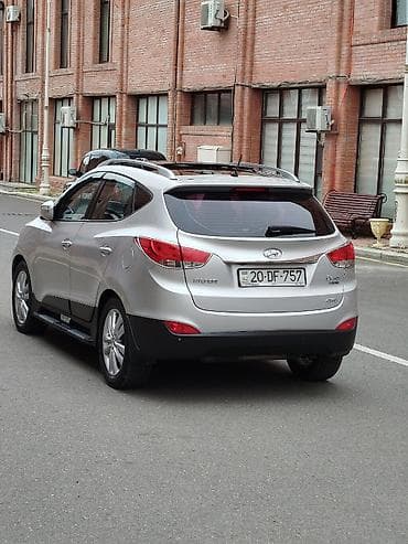 kia caren 2012: Hyundai ix35: 2 l | 2011 il Krossover — 4