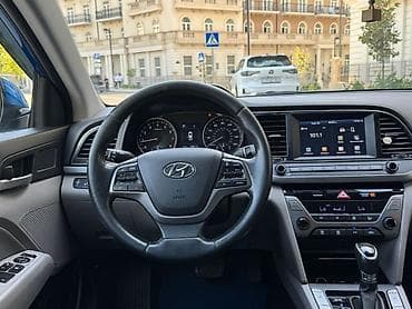 hunday i20: Hyundai Elantra – mavi sedanın zərif dizaynı və praktiki — 3