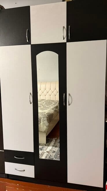 Kasalar: Açılan, 3 qapılı Düz dolab, Qarderob, paltar dolabı — 2