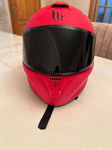 Nəqliyyat: MT helmets mat qırmızıdır vizorunda cızığ yoxdur demək olar. Üstündə — 2