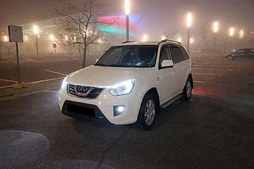 maşın satisi: Chery Tiggo (ağ rəng, SUV) Xüsusiyyətlər: - Kuzov: kompakt SUV, 5 — 3