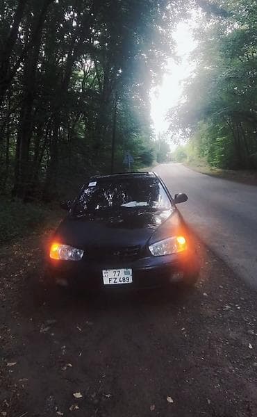 hyundai getz: Hyundai Elantra: 2 l | 2003 il Sedan — 2