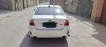 satdiq uaz: Subaru Legacy (sedan), ağ rəng, tam ölçülü sedan kuzovu — 4