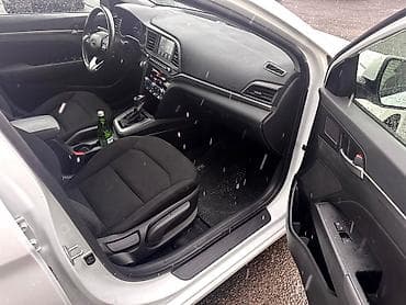 mersedes c 220: Hyundai Elantra: 2 l | 2019 il Sedan — 10