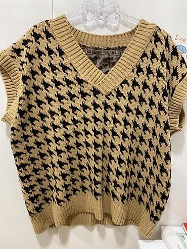 herbi sviter: Qolsuz trikotaj sviter metroya çatdırılma var 1 azn L razmerdə daxil — 1