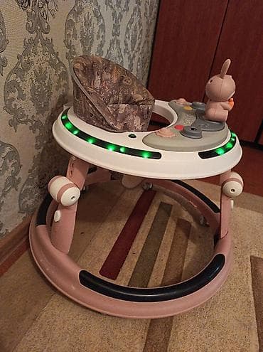 mebel kredit: Uşaq gəzdirəni / yerişi - Rəng: açıq çəhrayı-ağ, boz detallar - — 2