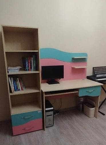 Yaxşı vəziyyətdə masa və kitab şkafı satılır. Embawood-dan alınıb