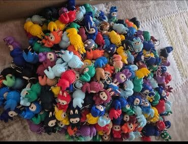 sef qaplar: Labubu personajının müxtəlif rənglərdə təqdim olunan açar zəncirləri — 2