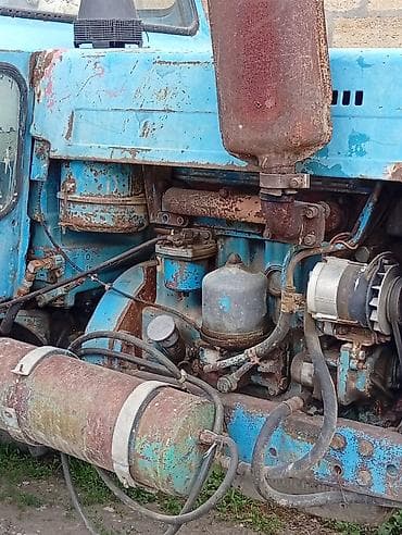 Mavi rəngli təkərli traktor - Model tipajı: MTZ/Belarus sinfi təkərli