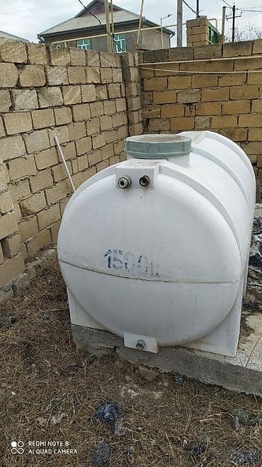 Məişət və təsərrüfat üçün müxtəlif məhsullar seti - Su çəni: Plastik