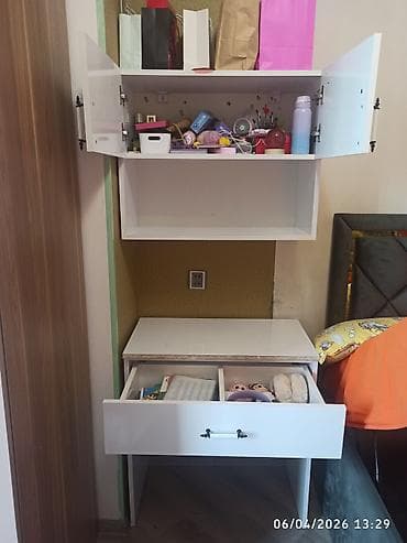 komputer oturacağı: Ağ rəngli kompakt iş masası və üst divar rəfi dəsti - Material — 1