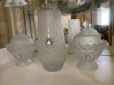 süni güllər: Donanımlı qapaqlı iki qab və hündür vaza daxil olmaqla, buzlu şüşədən — 1