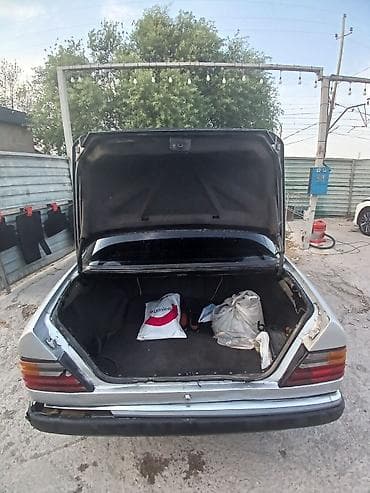 mercedes e240 kompressor: Mercedes-Benz W124: 2.3 l | 1992 il Sedan — 10