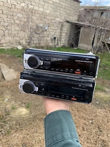 İkisidə təzə kimi qalıb heç bir prablemləri yoxdu AUX,BLUETOOTH