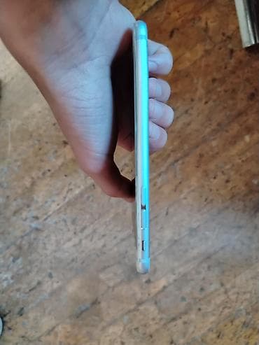 ipod touch: IPhone 6s, Ağ, Qırıq — 6