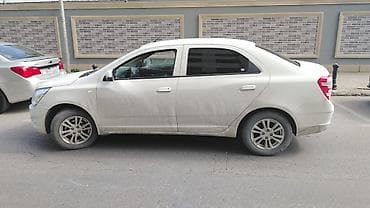 mazda 3 nece masindi: Chevrolet Cobalt sedan – ağ rəng. - Kuzov: 4 qapılı sedan, ağ rəng — 8