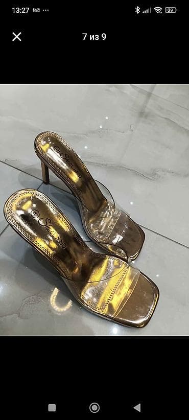 qızılı ayaqqabı: Qızılı rəngli, şəffaf qayışlı qadın topuklu terlik/müller.Dubai-den — 2