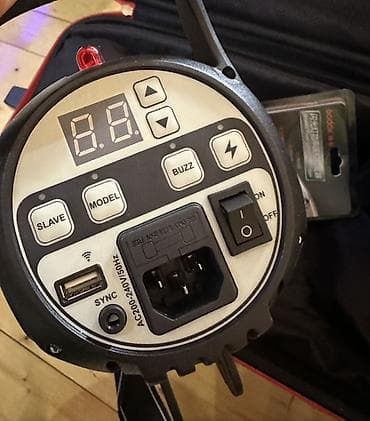 usb tester: Foto avadanlıqlar dəsti: - 4 ədəd Godox SK400 monoblok flaş başlığı — 4