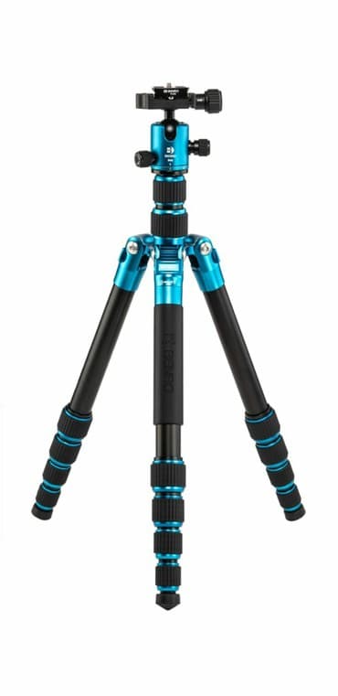 Алюминевый штатив фирмы benro.Абсолютно новый в