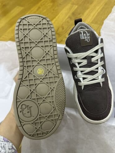 Toy paltarları və aksesuarları: Tamamile yeni qutusunda idman ayaqqabısı, xalis deri ve nubuk, 39 — 3