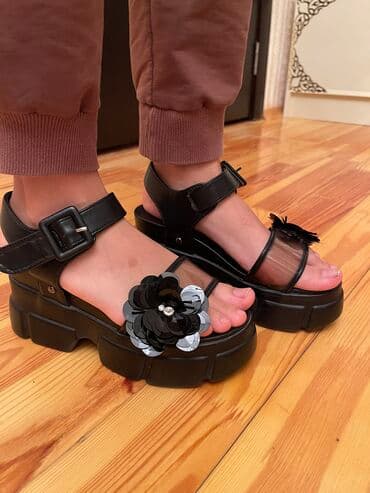 Босоножки, сандалии, шлепанцы: Размер: 38, цвет - Черный, Новый — 1