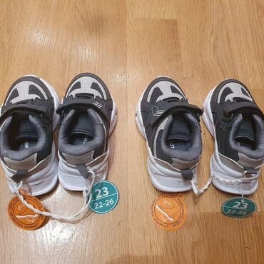 qırxayaq uşaq krossovkaları: Baha alınıb . Bilən bilir necə ayaqqabı olduğu. Biri 25 manat . İpi — 1