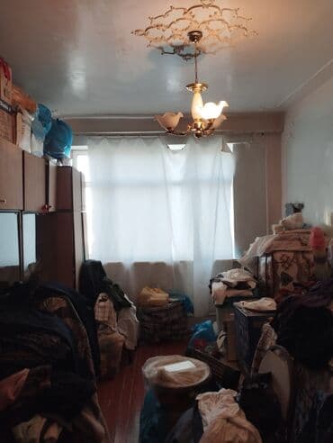 şirvan əmlak az: 5 mertebeli binanin 4 mertebesinde 3 otaqli menzil satilir. Senedleri — 7