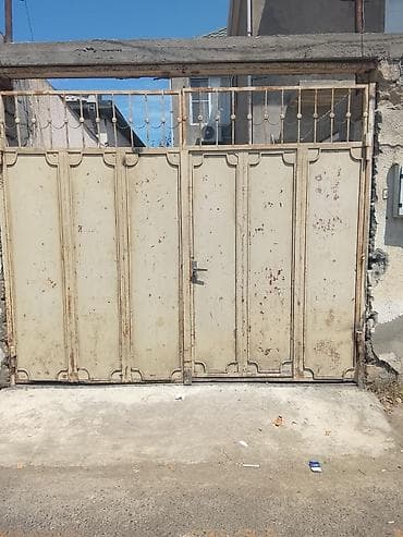 Hündürlüyü 2,50/eni 3 m olan darvaza satılır. Qiyməti 350 manat. Ünvan
